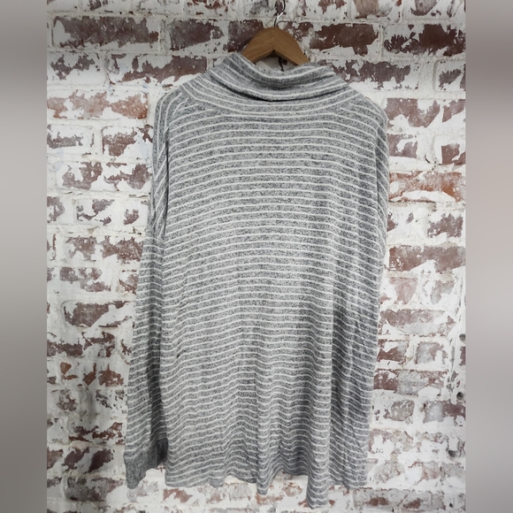 Sweater - Picture 2 of 6